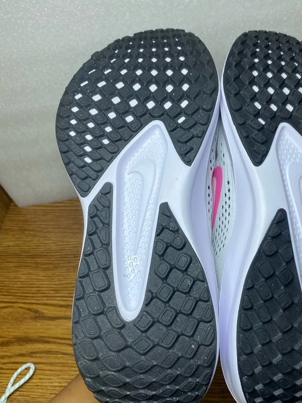 Nike Quest 6 White Pinksicle Black FD6034-102 Women's Size 9.5 Running Shoes New